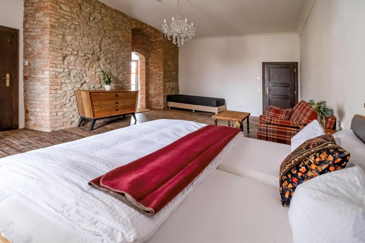 Knize Ferdinand Apartments Мікулов Екстер'єр фото