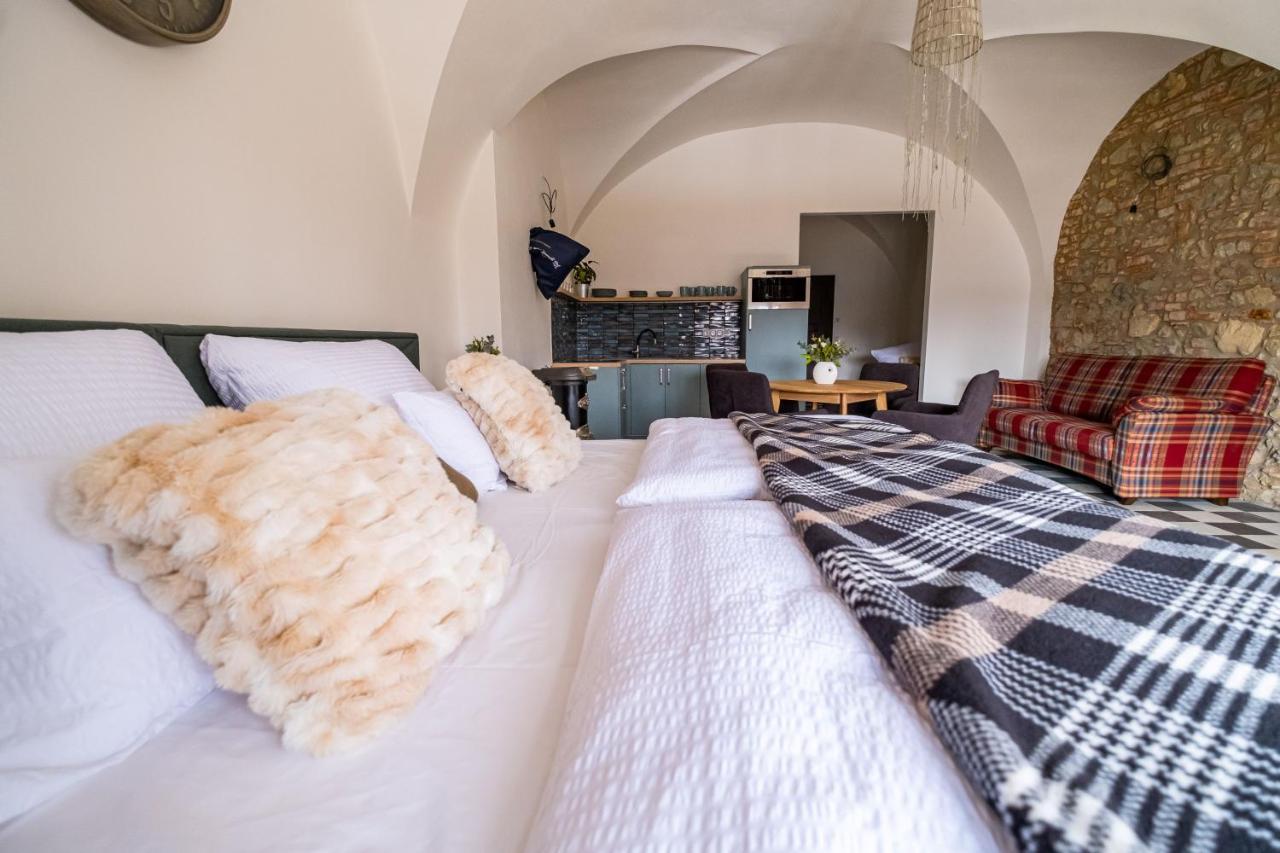 Knize Ferdinand Apartments Мікулов Екстер'єр фото